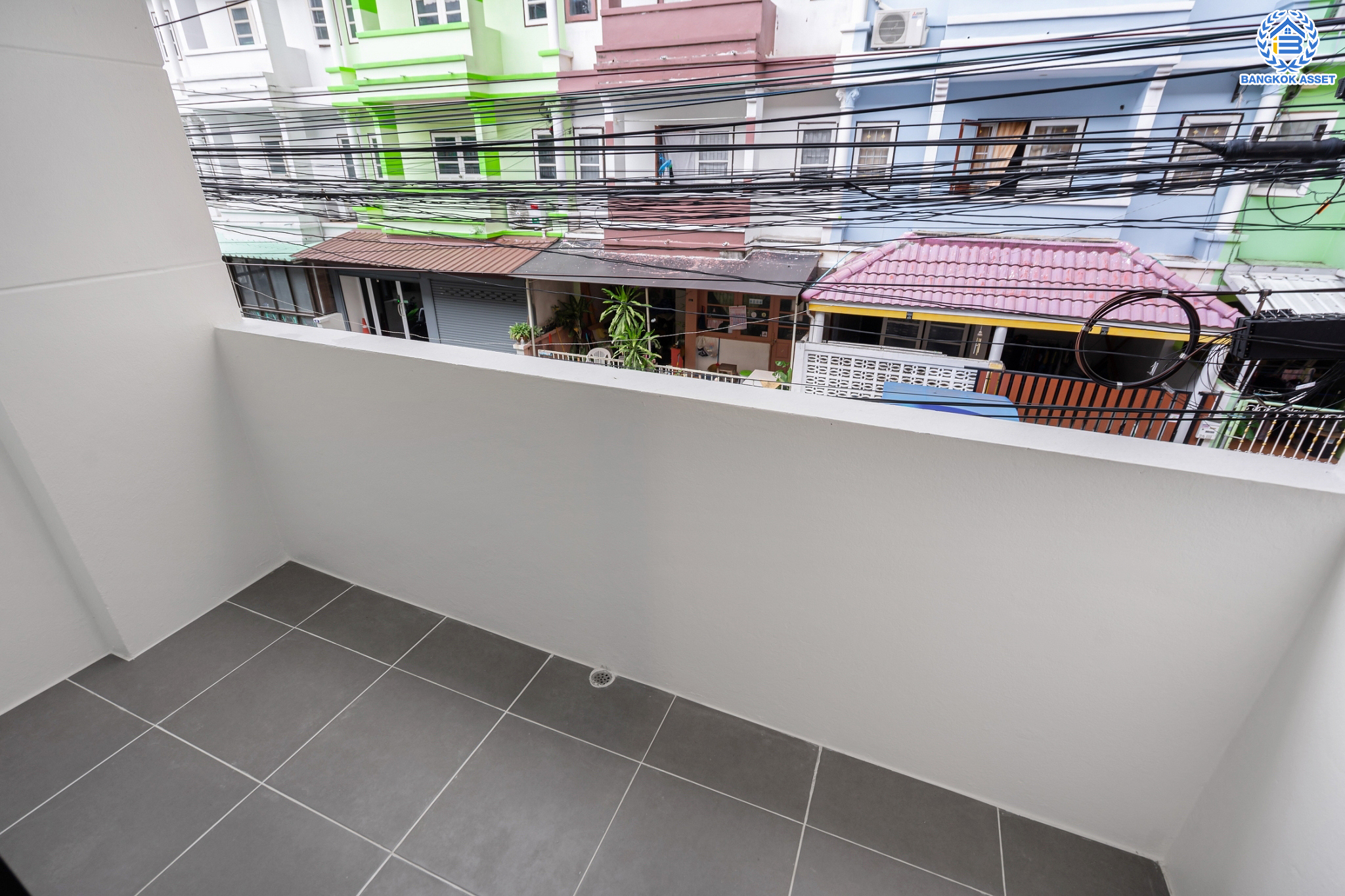 บ้านมือสองตกแต่งใหม่ ม.ซอยเรวดี58 รัตนาธิเบศร์ ทาวน์โฮม 3 ชั้น เนื้อที่ 19 ตร.ว. ฟังก์ชัน 4 ห้องนอน 3 ห้องน้ำ 1 ที่จอดรถ พร้อมตอบโจทย์ทุกการเข้าอยู่ บนทำเลเดินทางสะดวก เข้า-ออก ได้หลายเส้นทาง ใกล้เซ็นทรัลรัตนาธิเบศร์ และรถไฟฟ้าสายสีม่วง "สถานีบางกระสอ"